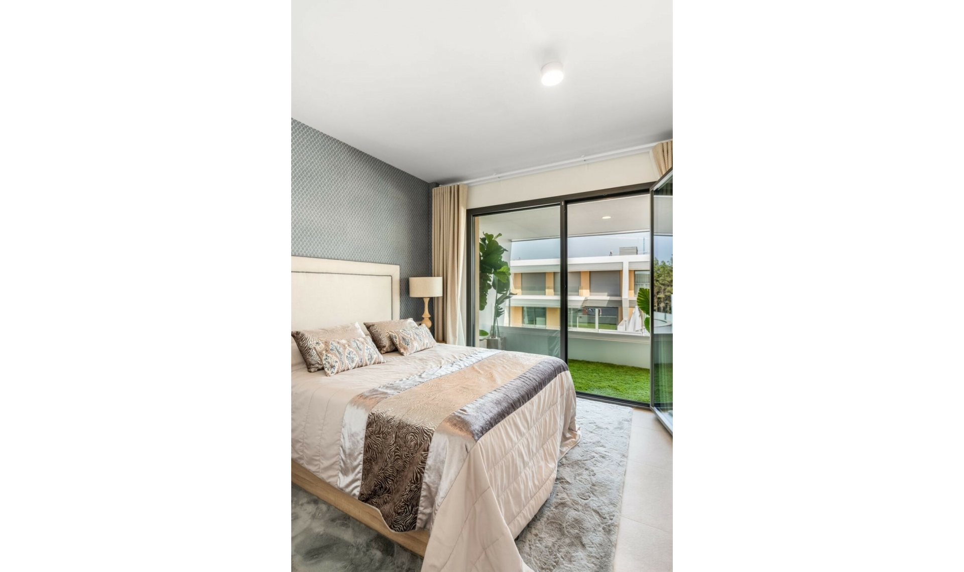 Resale - House -
El Chaparral