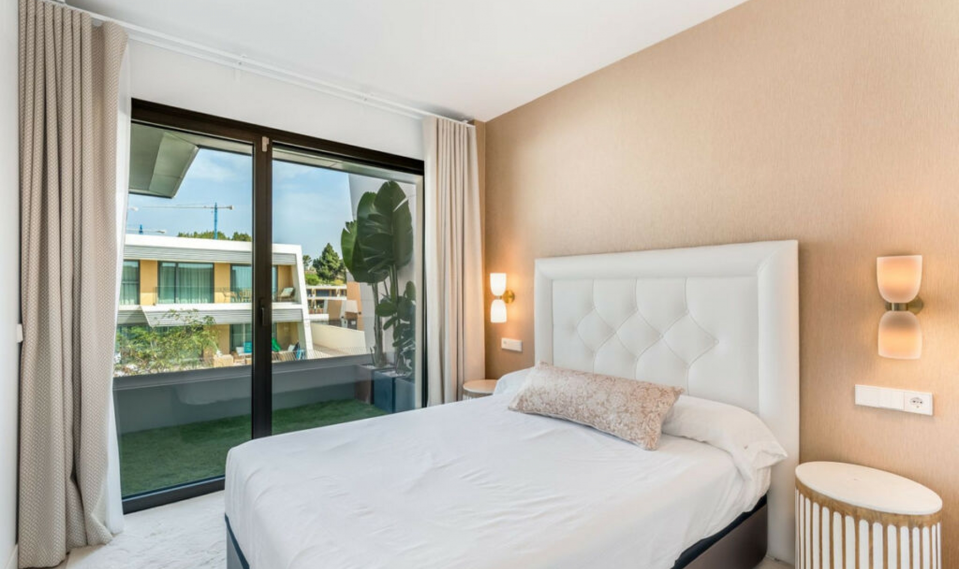 Resale - House -
El Chaparral