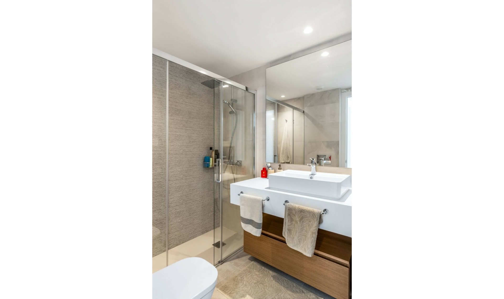 Resale - House -
El Chaparral