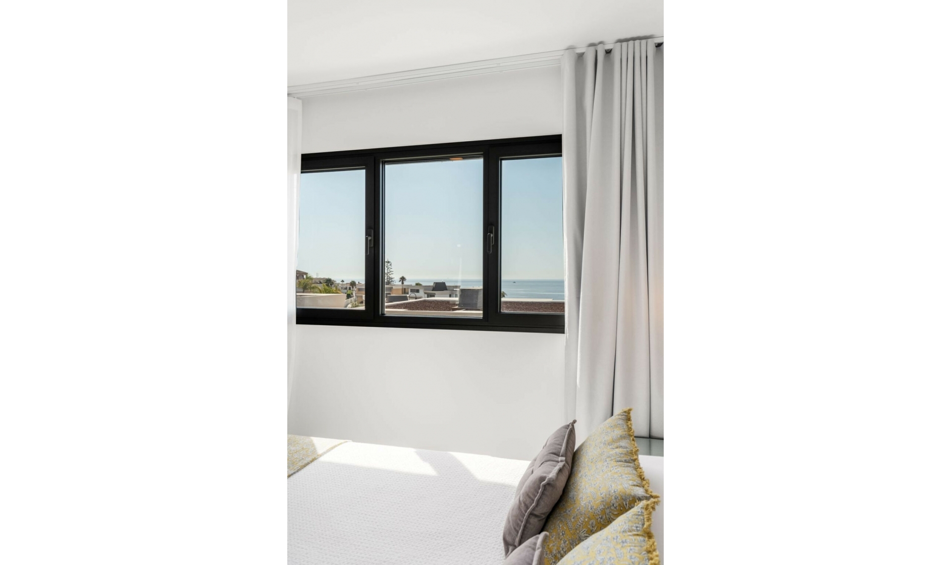 Resale - House -
El Chaparral