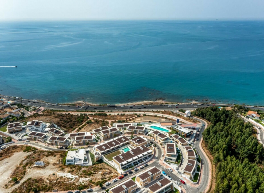 Resale - House -
El Chaparral