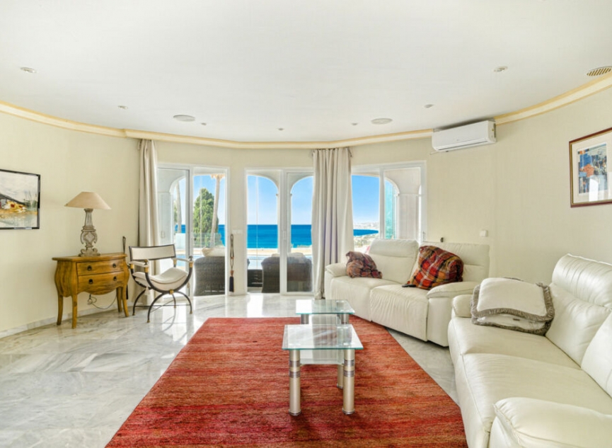 Resale - House -
El Chaparral