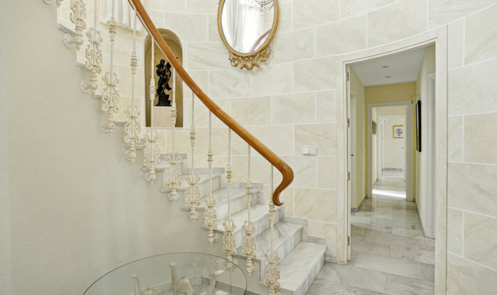 Resale - House -
El Chaparral