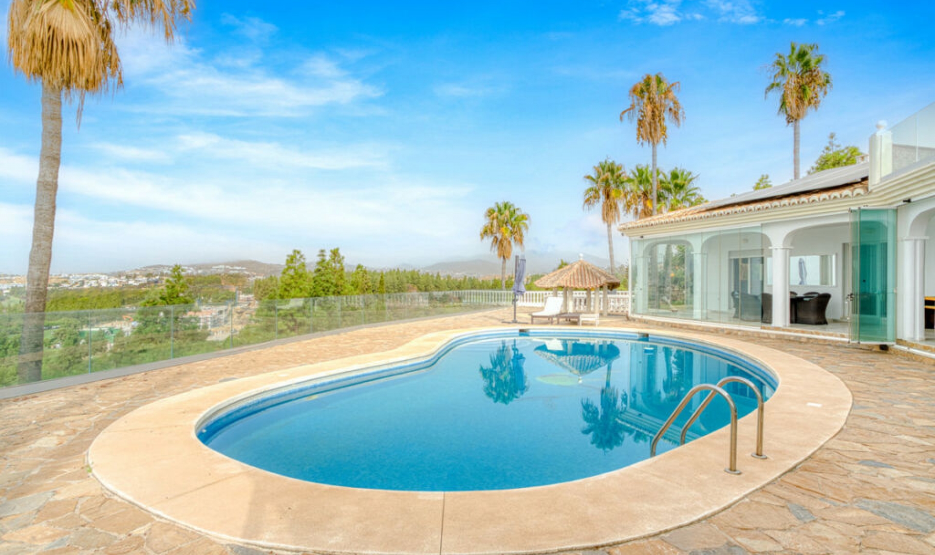 Resale - House -
El Chaparral