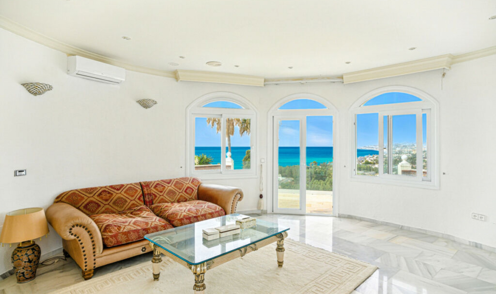 Resale - House -
El Chaparral