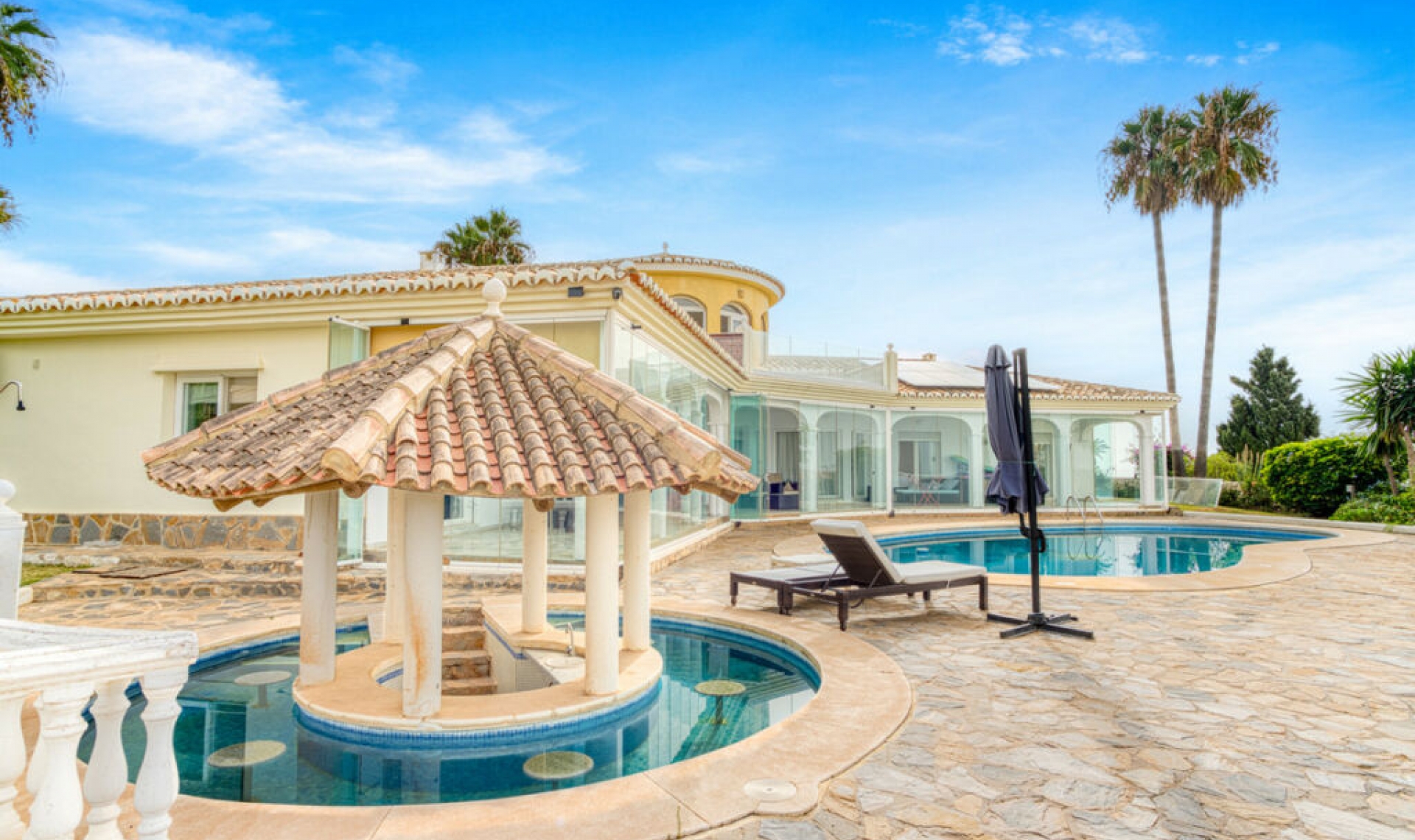 Resale - House -
El Chaparral