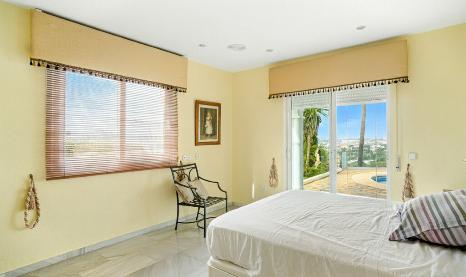 Resale - House -
El Chaparral