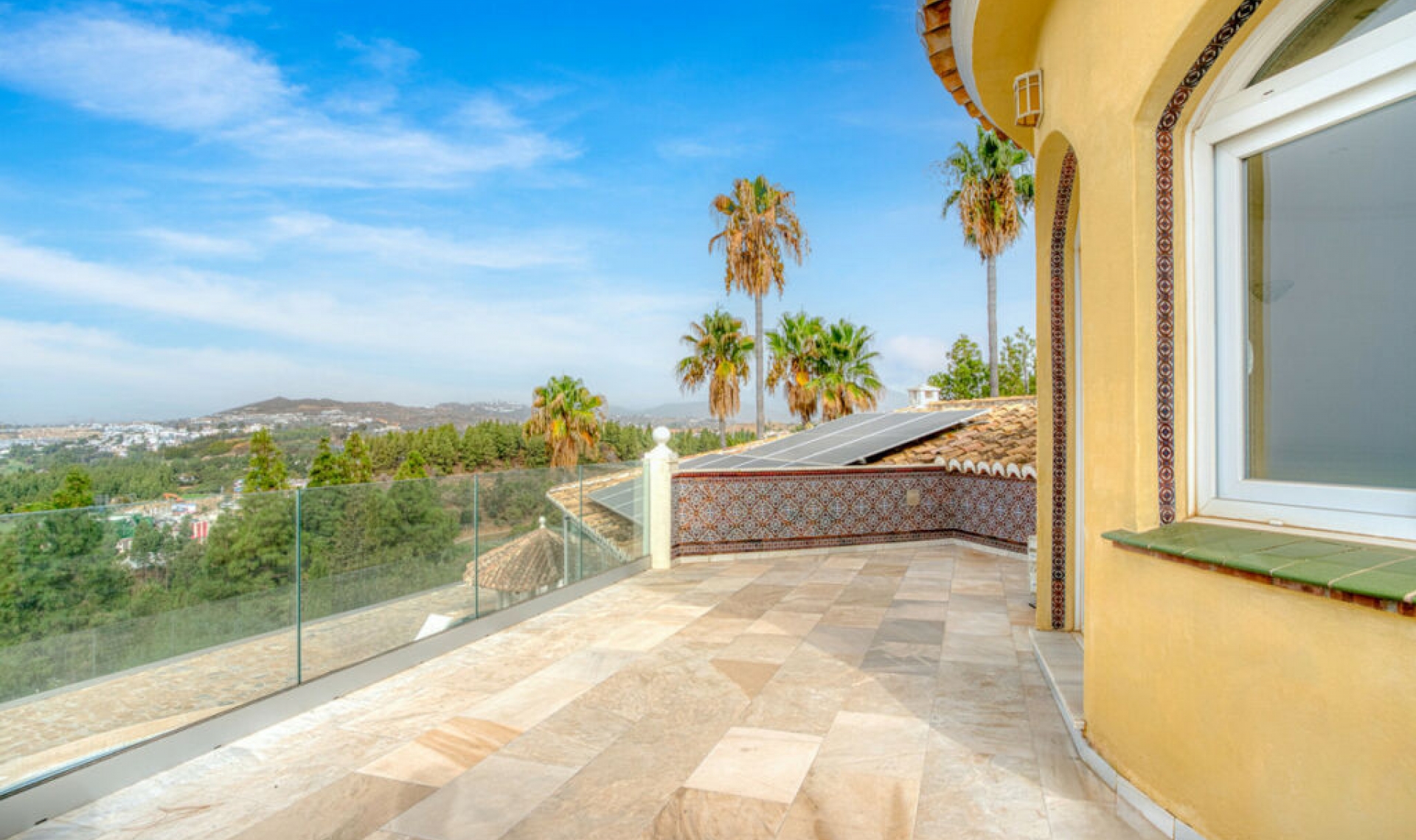 Resale - House -
El Chaparral