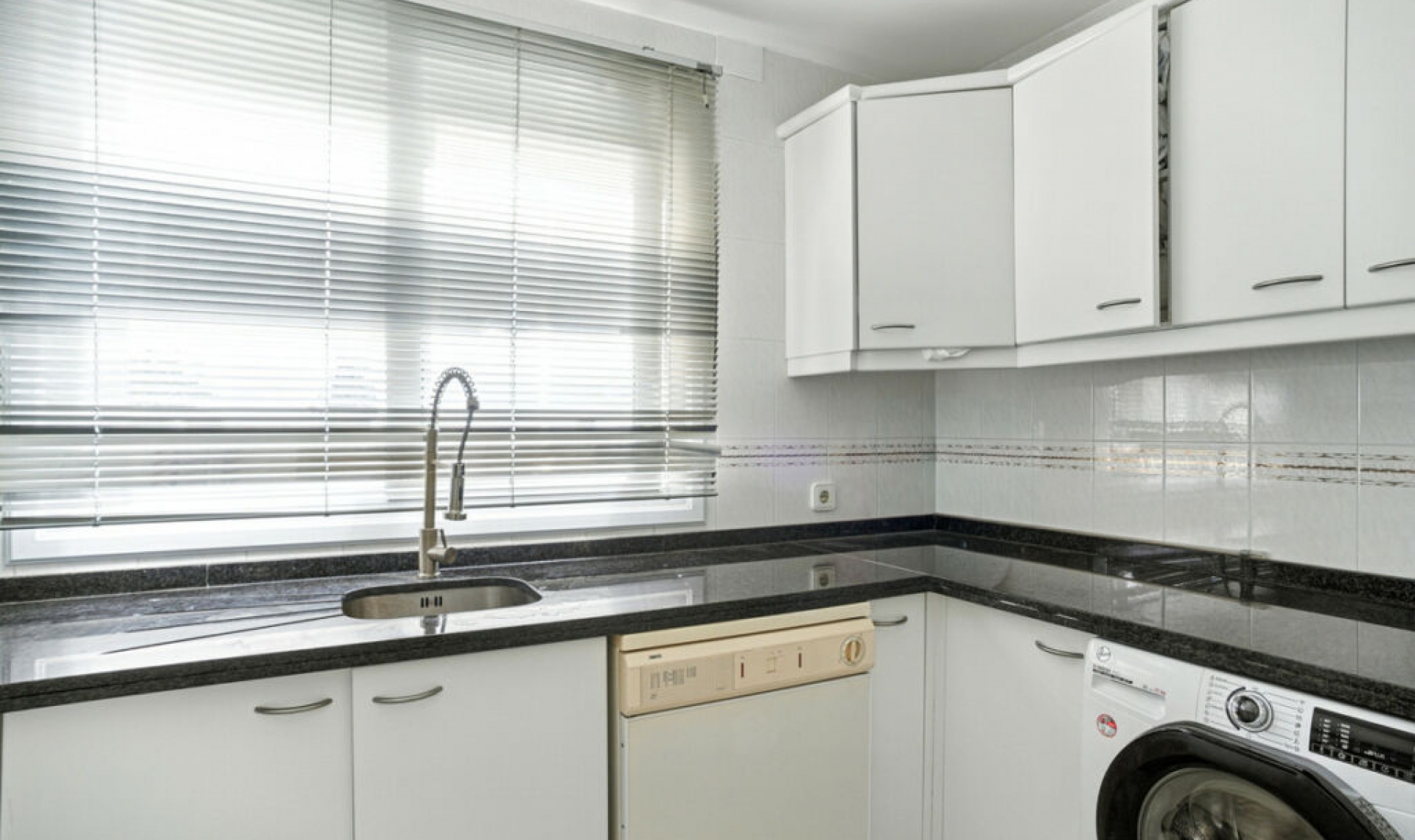 Resale - House -
El Chaparral