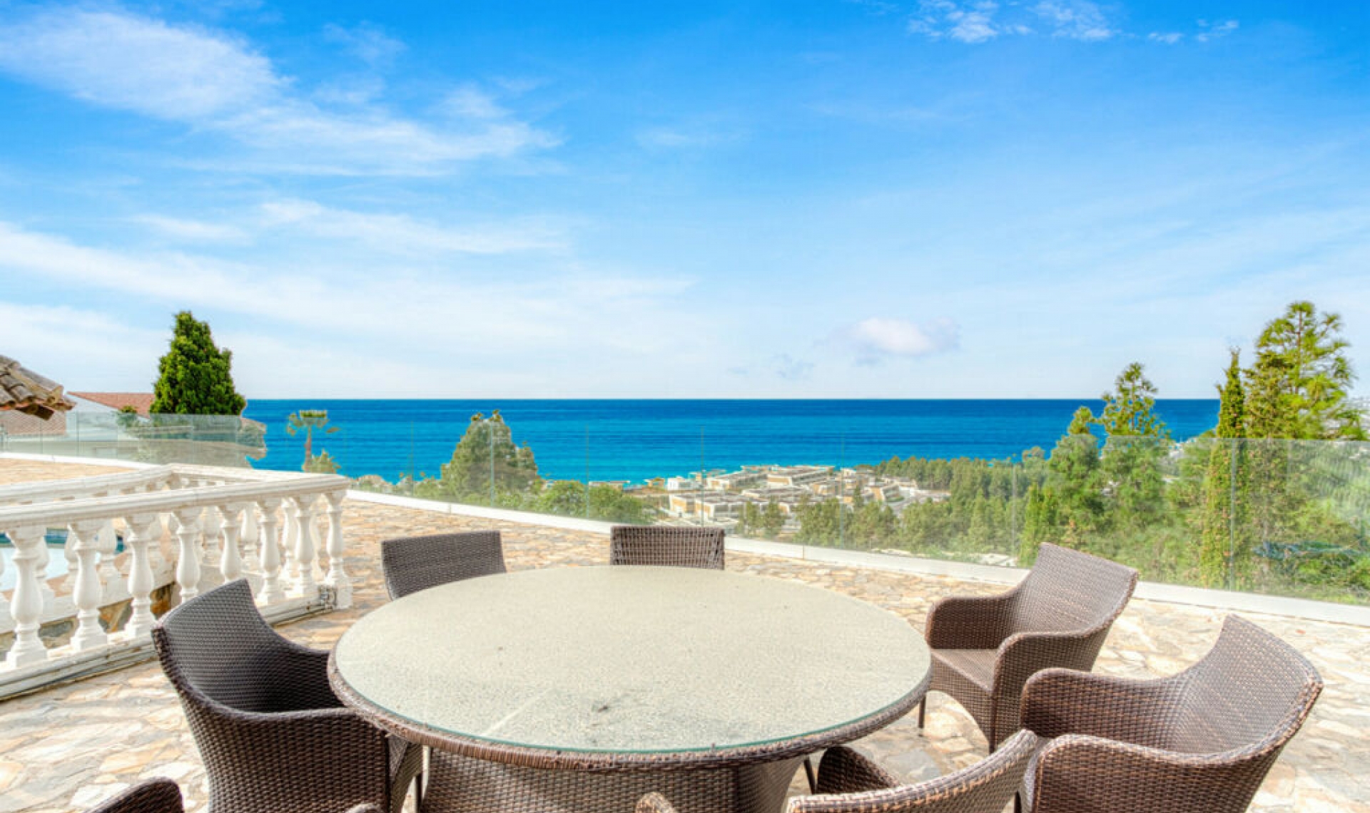 Resale - House -
El Chaparral