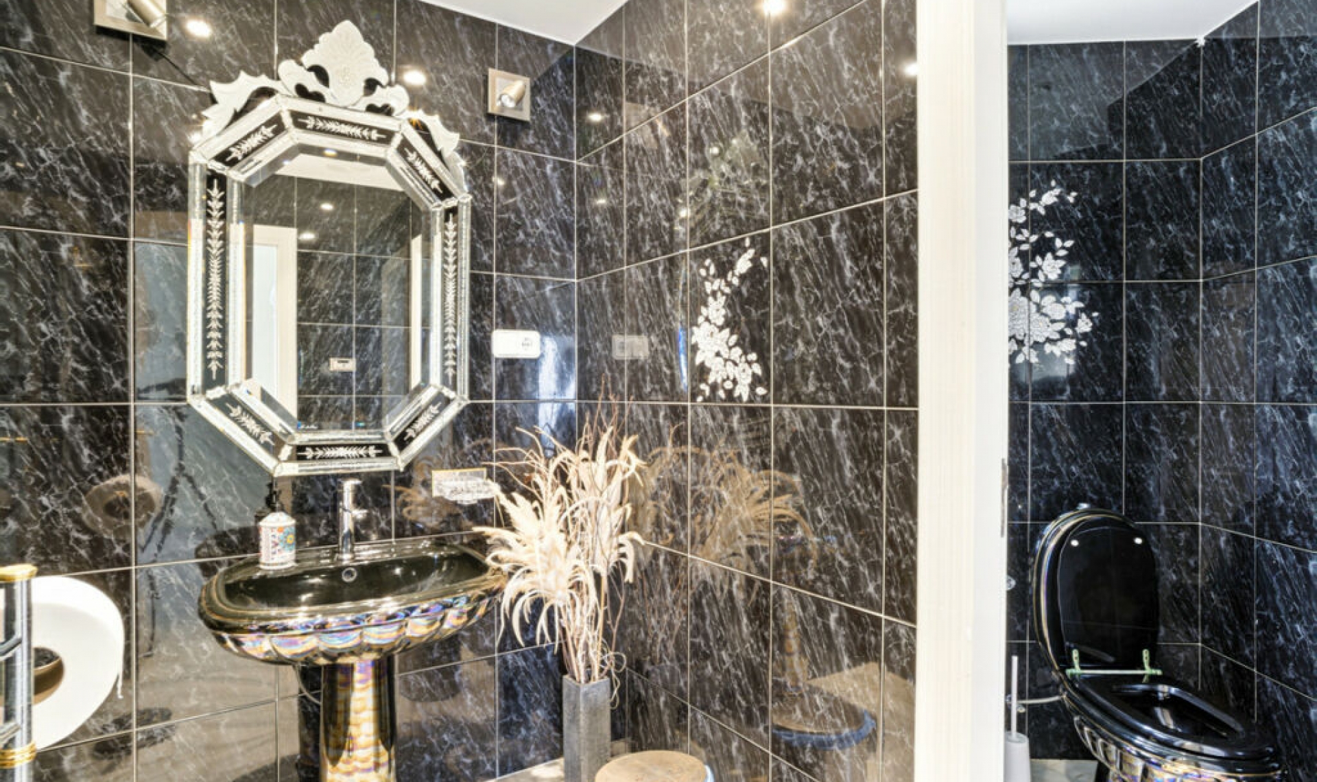 Resale - House -
El Chaparral