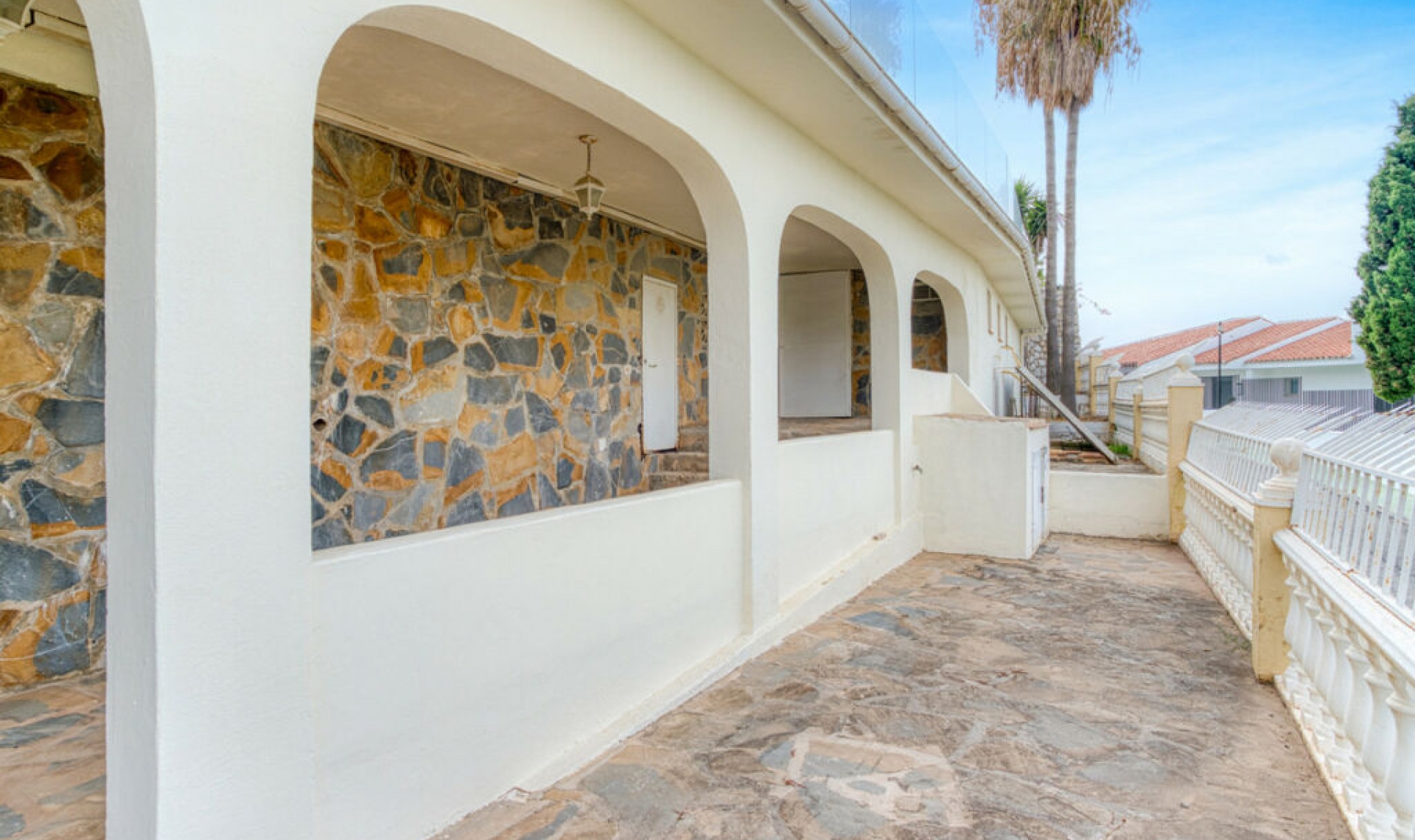 Resale - House -
El Chaparral
