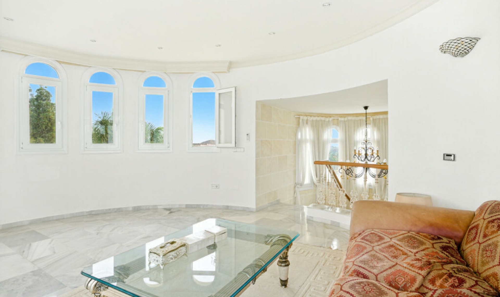 Resale - House -
El Chaparral