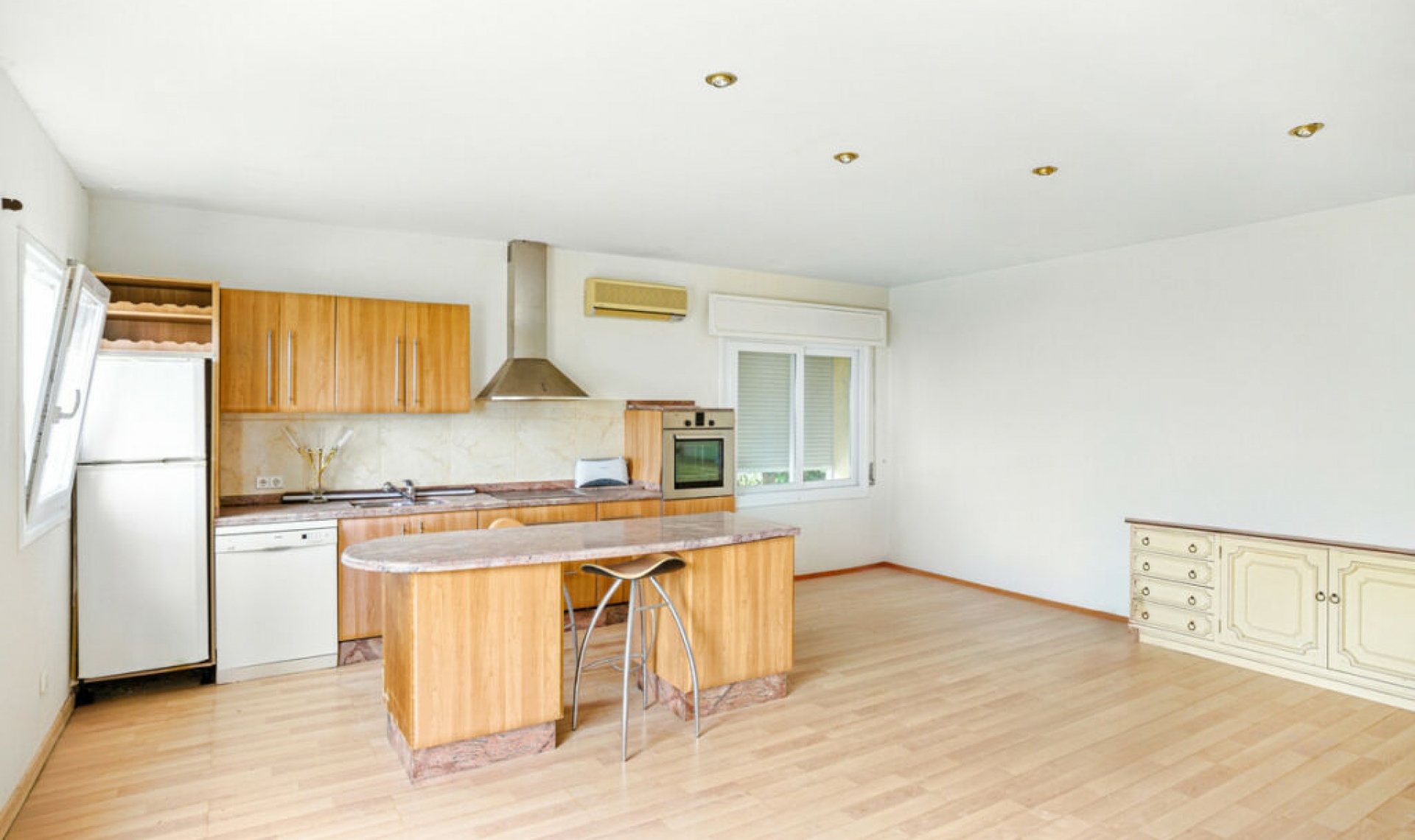 Resale - House -
El Chaparral