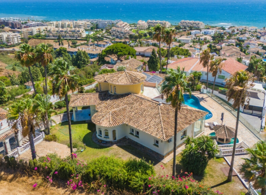 Resale - House -
El Chaparral