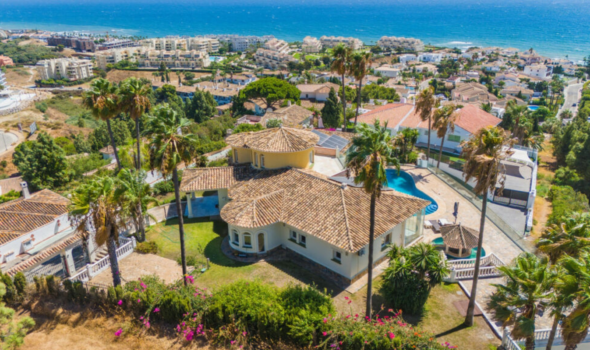 Resale - House -
El Chaparral