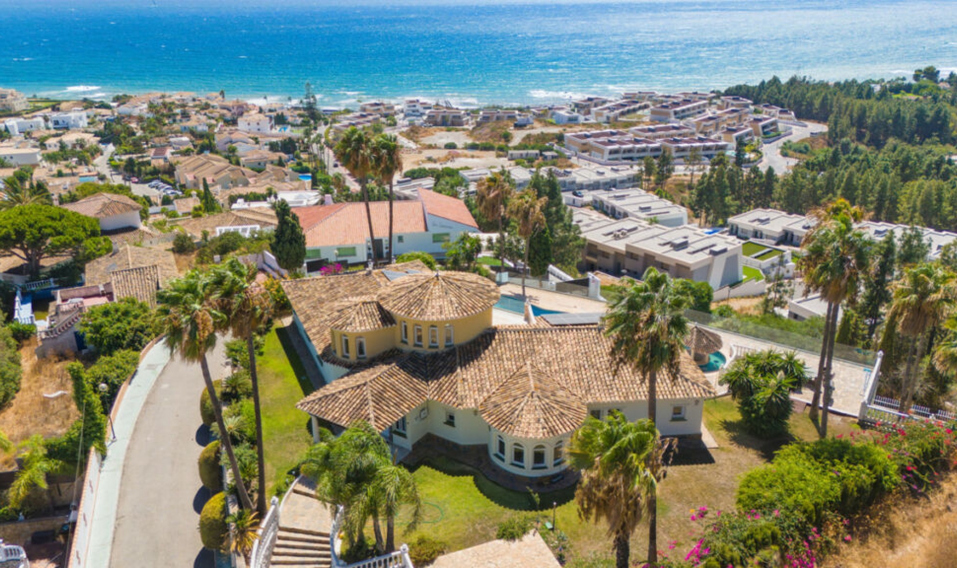 Resale - House -
El Chaparral