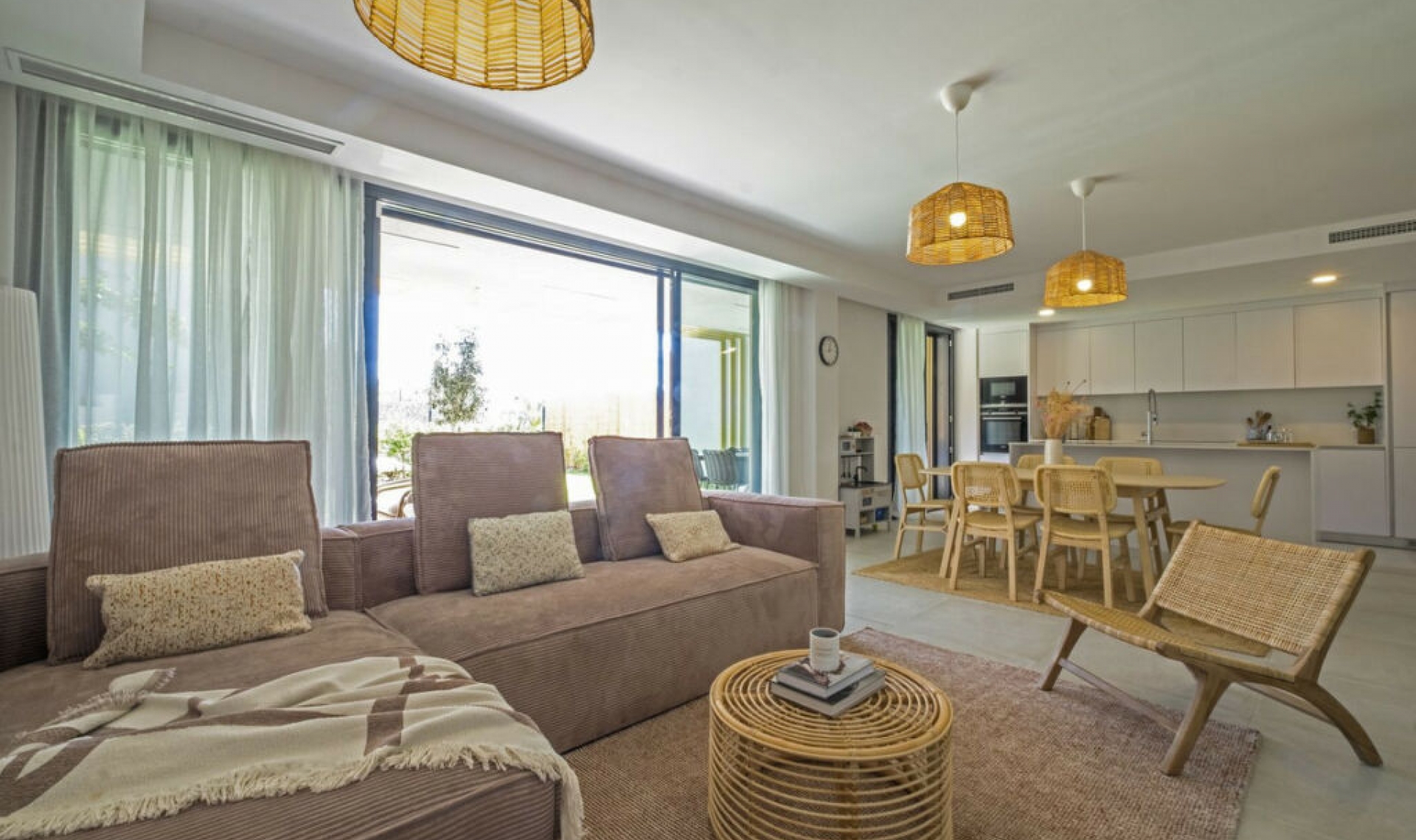 Resale - House -
El Chaparral
