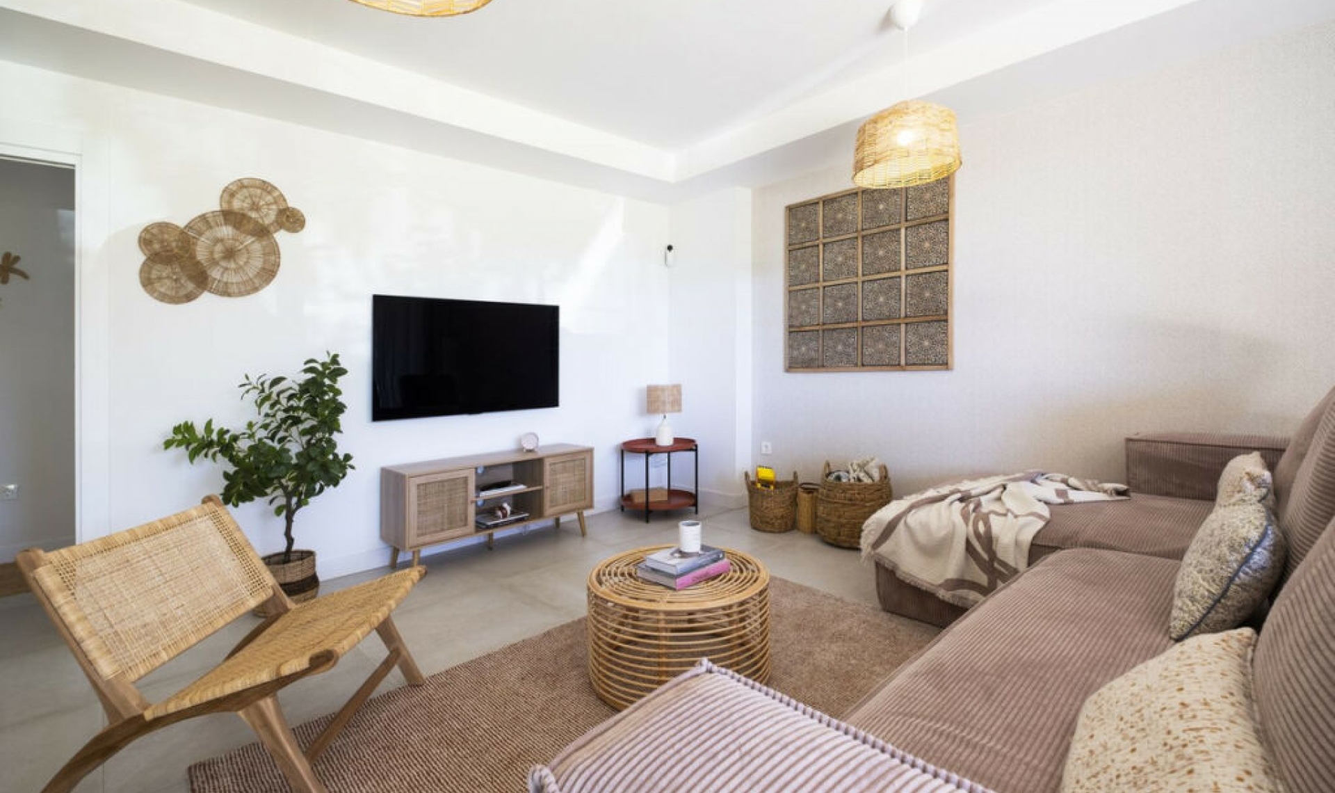 Resale - House -
El Chaparral