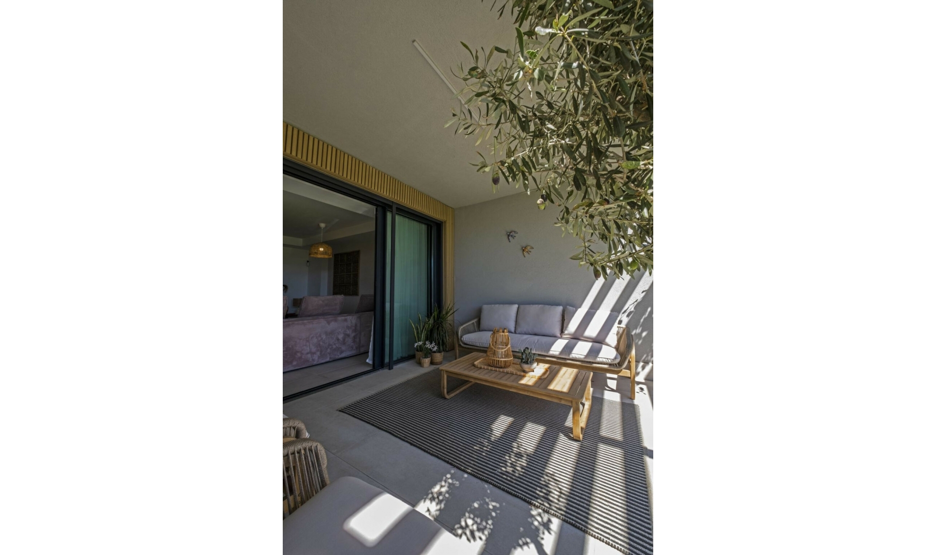 Resale - House -
El Chaparral