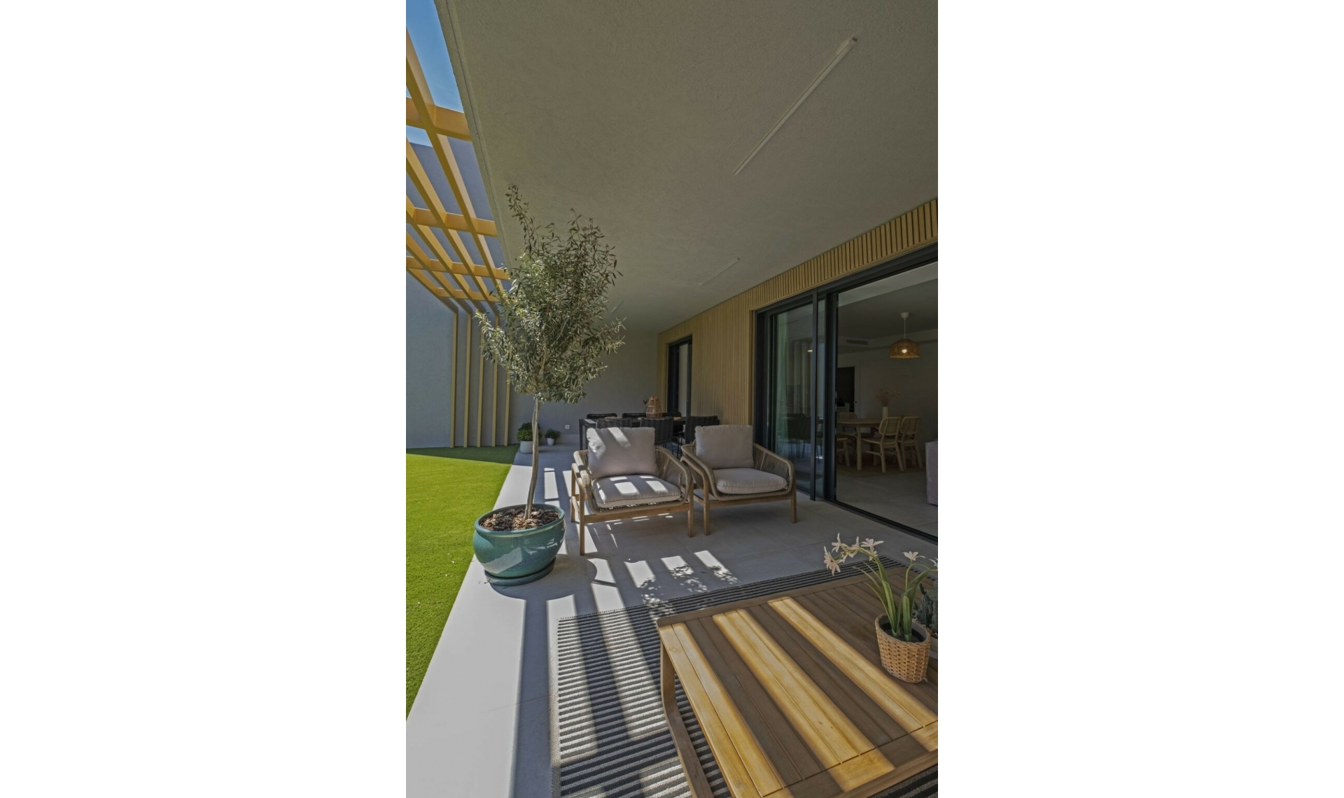 Resale - House -
El Chaparral