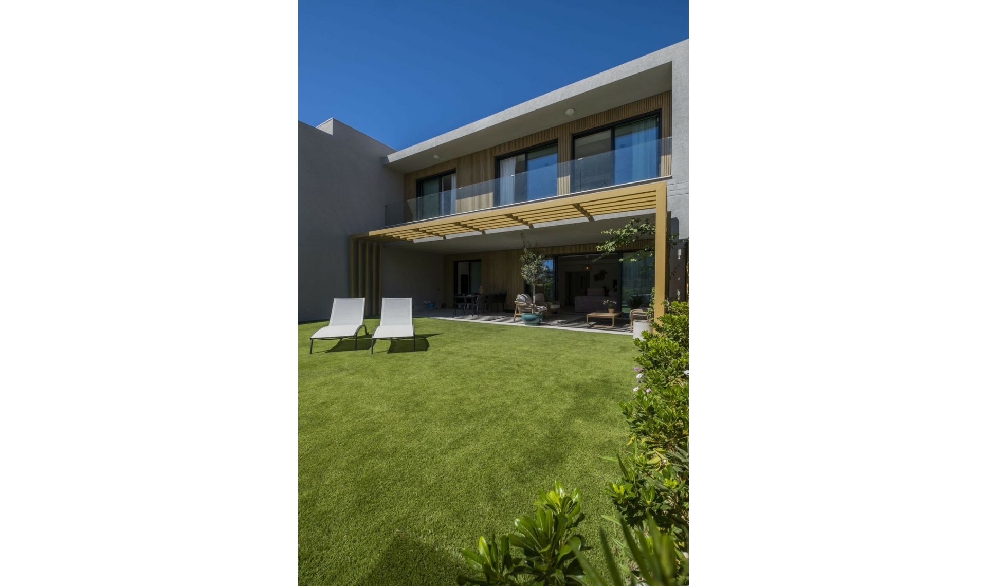 Resale - House -
El Chaparral