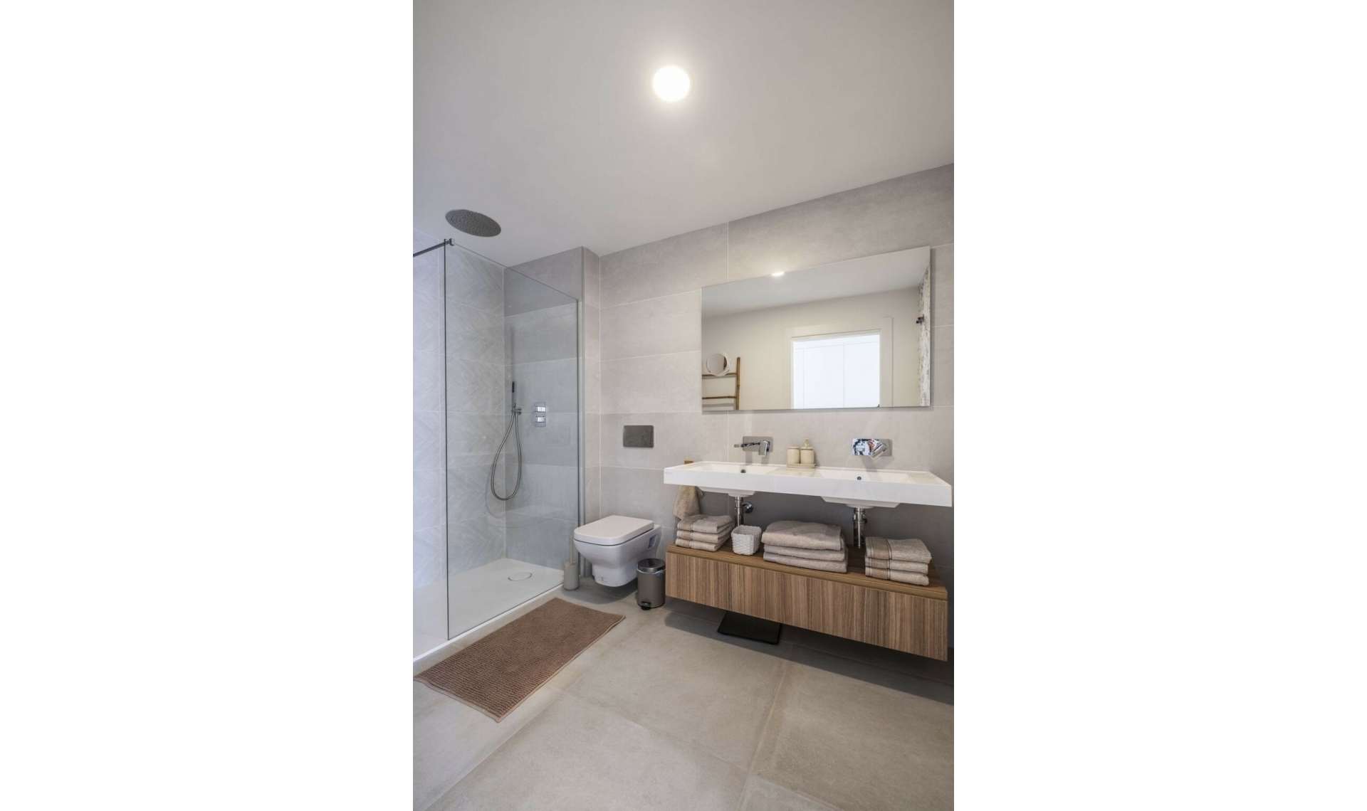 Resale - House -
El Chaparral