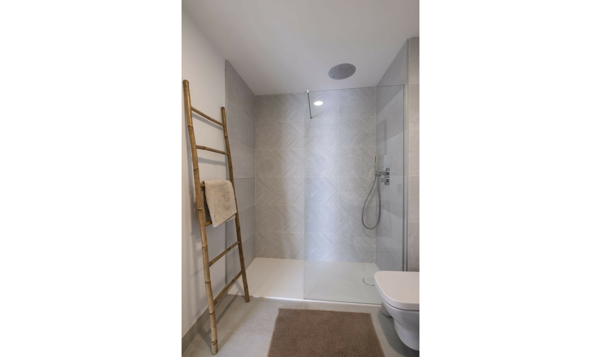 Resale - House -
El Chaparral