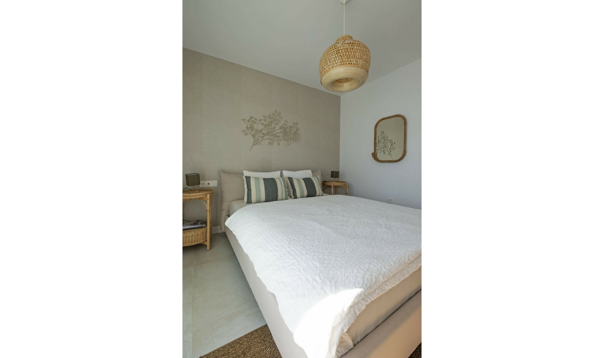 Resale - House -
El Chaparral
