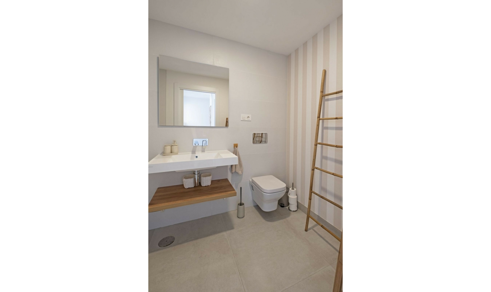 Resale - House -
El Chaparral
