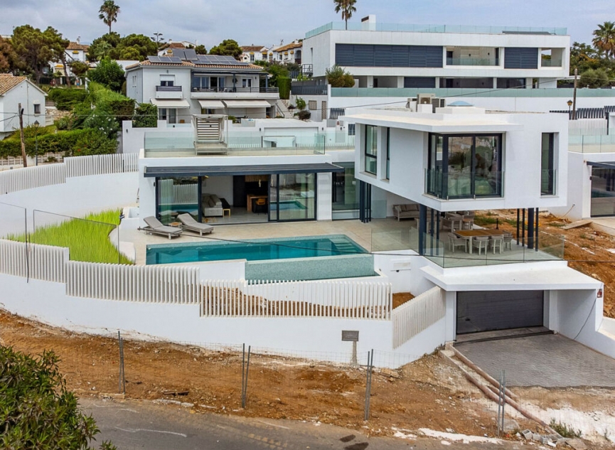 Resale - House -
El Chaparral