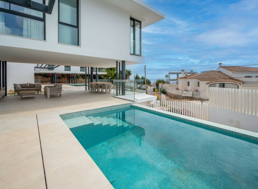 Resale - House -
El Chaparral