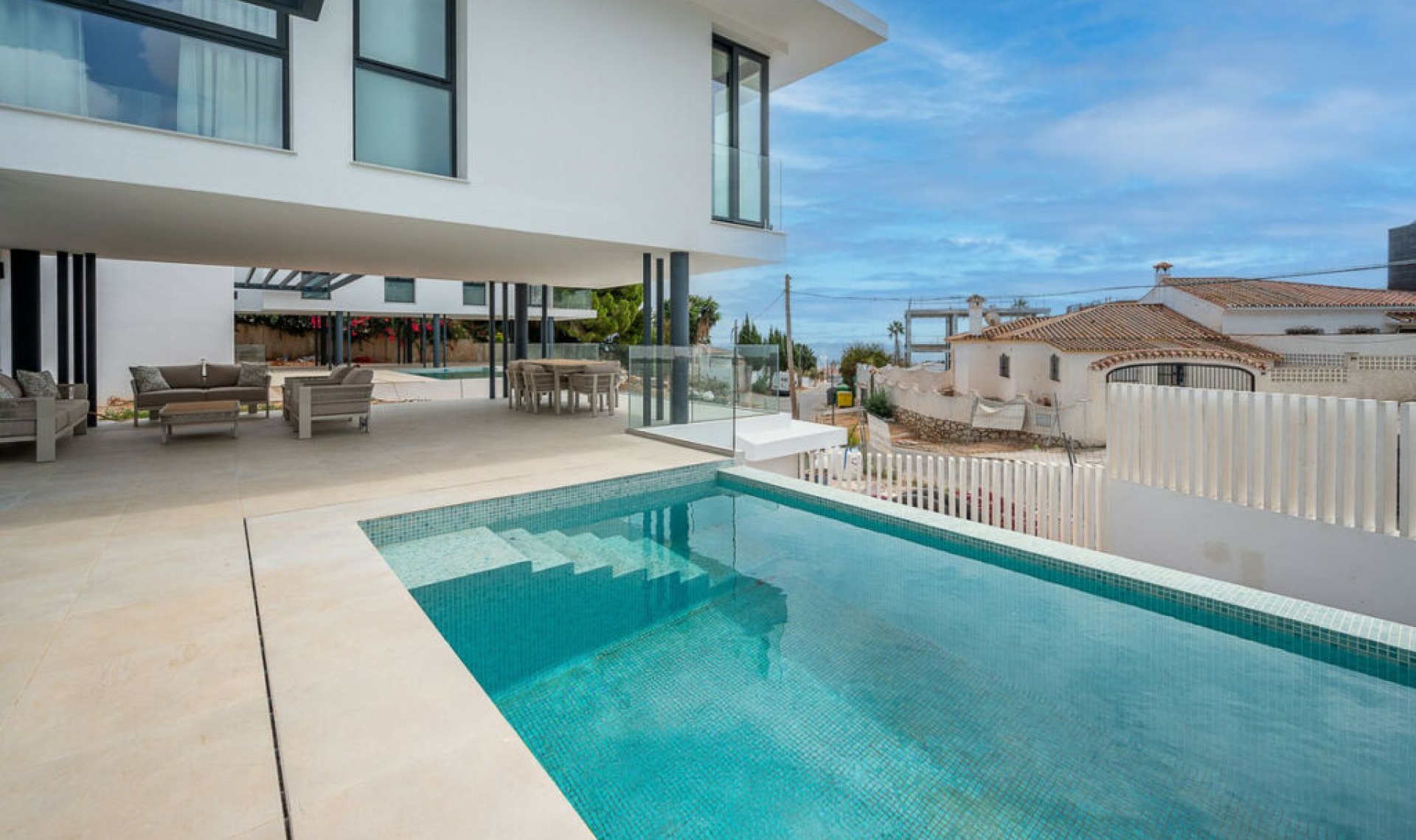 Resale - House -
El Chaparral