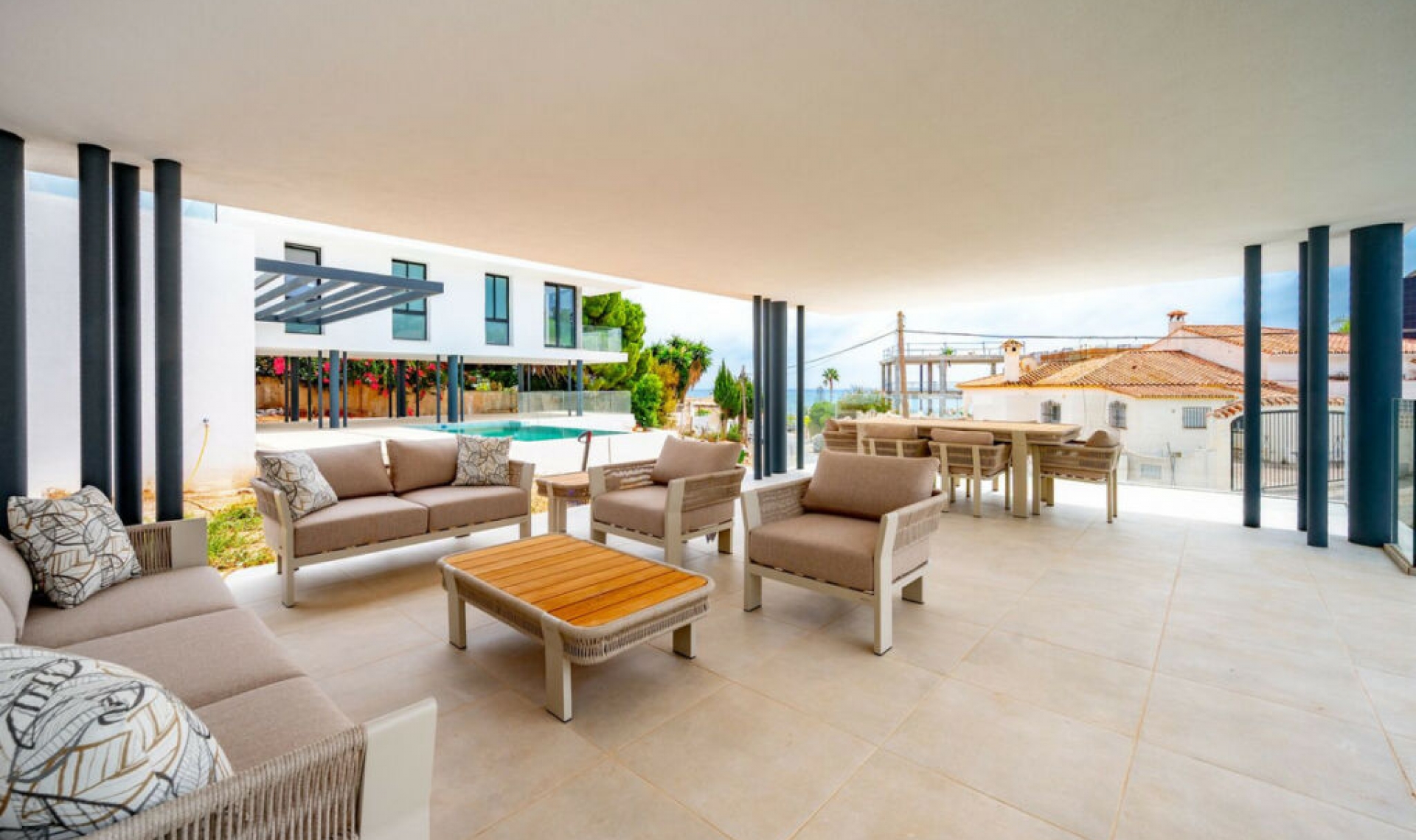 Resale - House -
El Chaparral