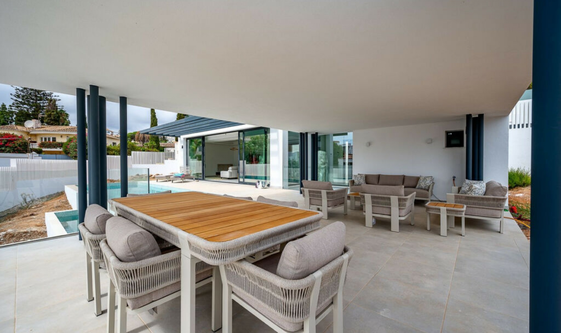 Resale - House -
El Chaparral