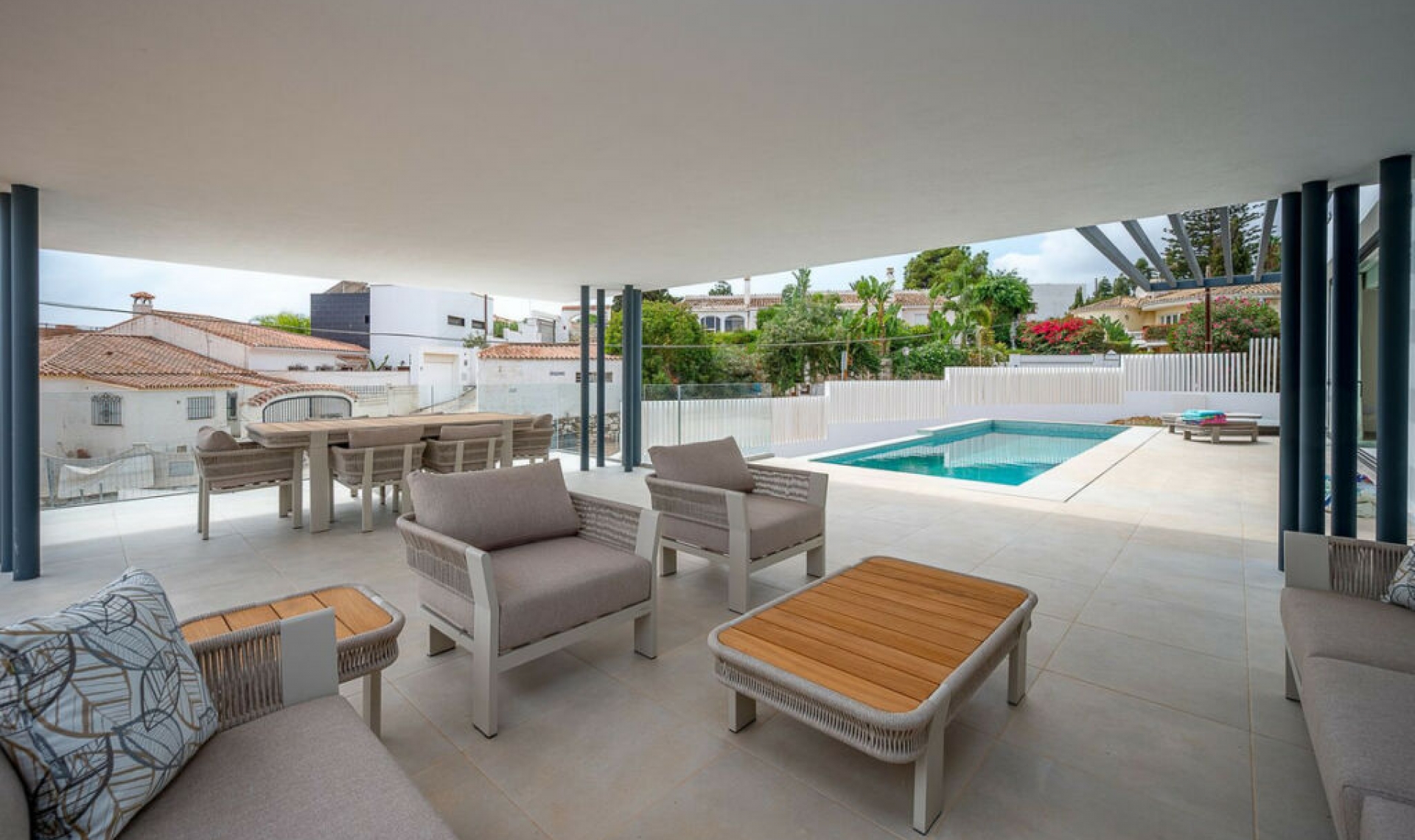 Resale - House -
El Chaparral