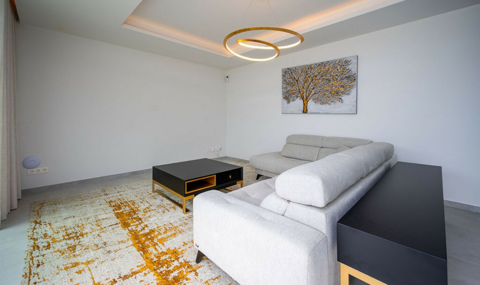 Resale - House -
El Chaparral