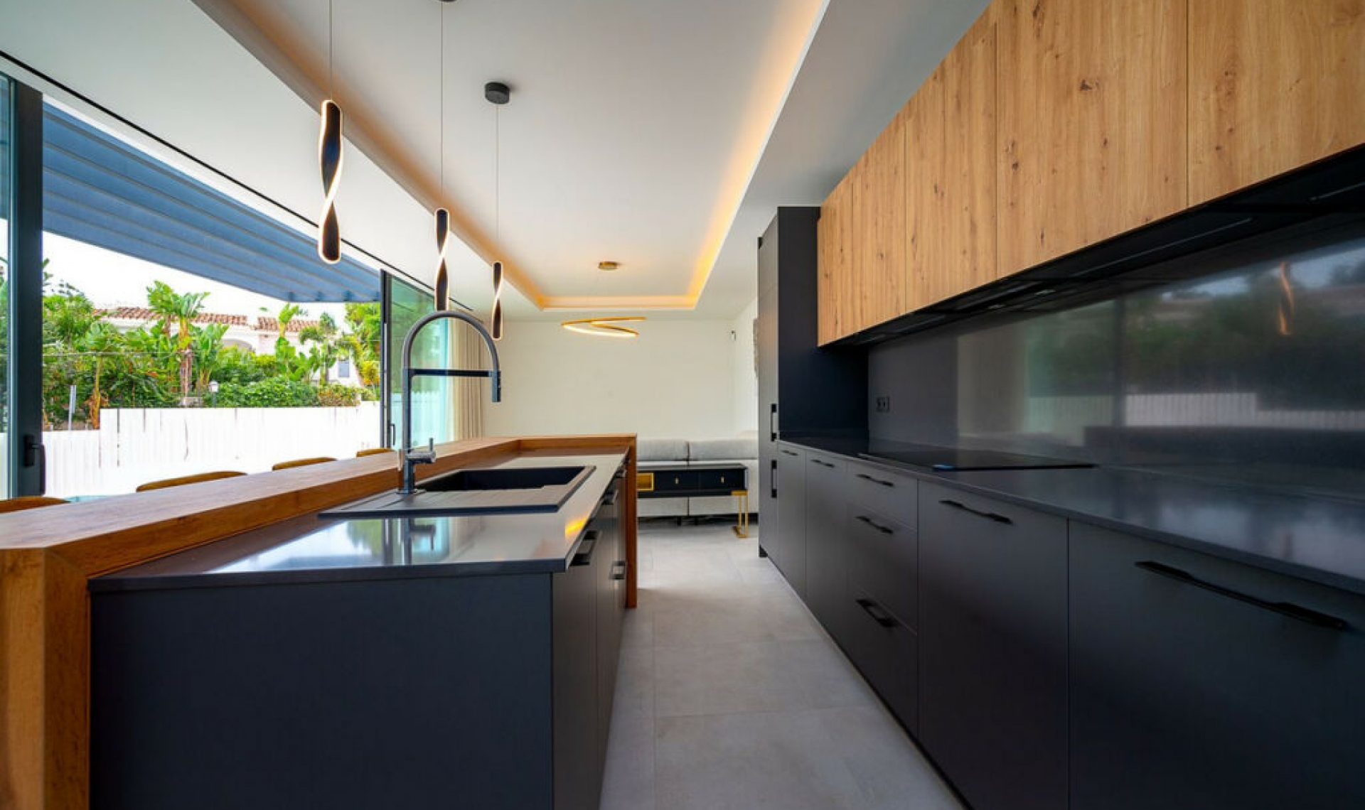 Resale - House -
El Chaparral