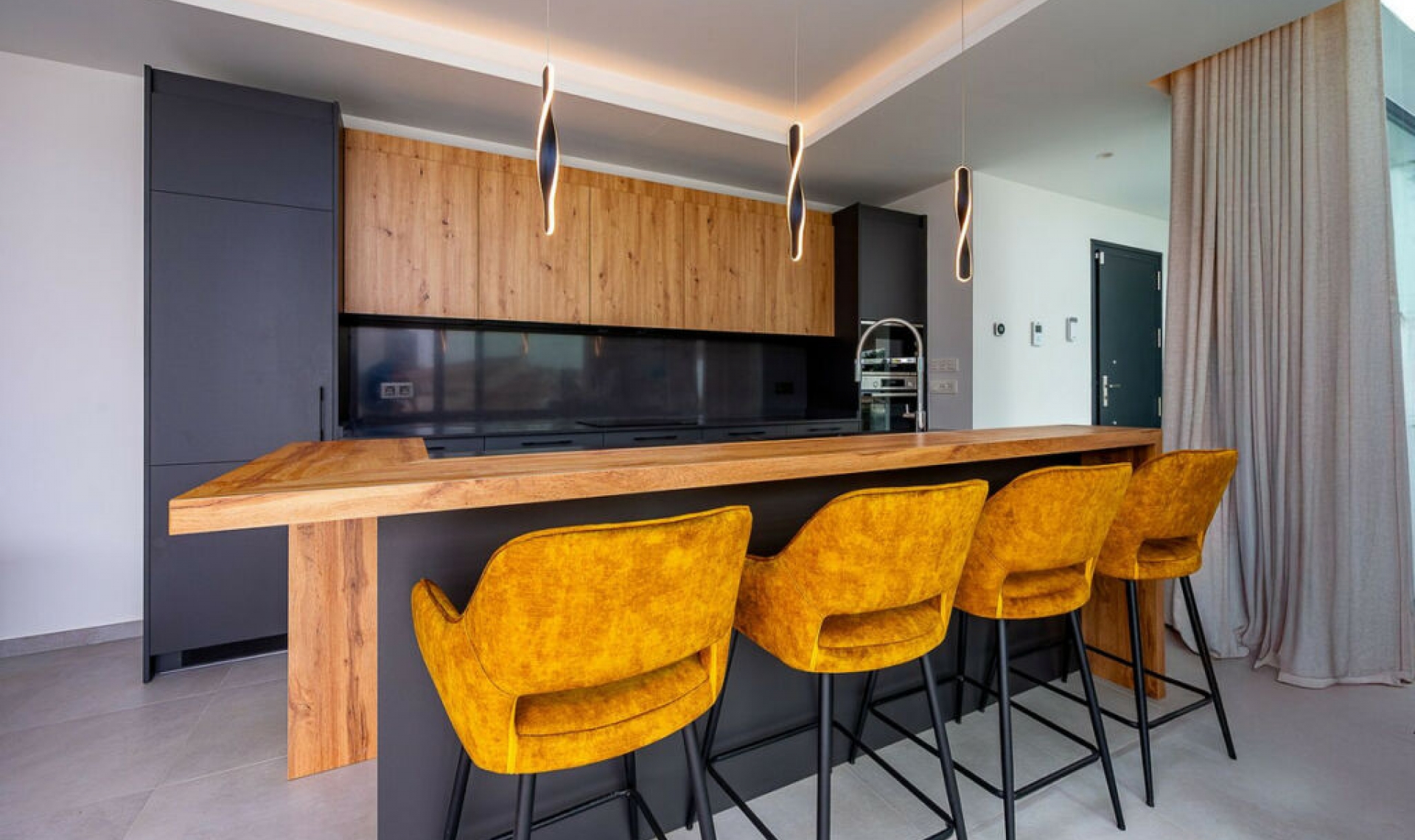 Resale - House -
El Chaparral