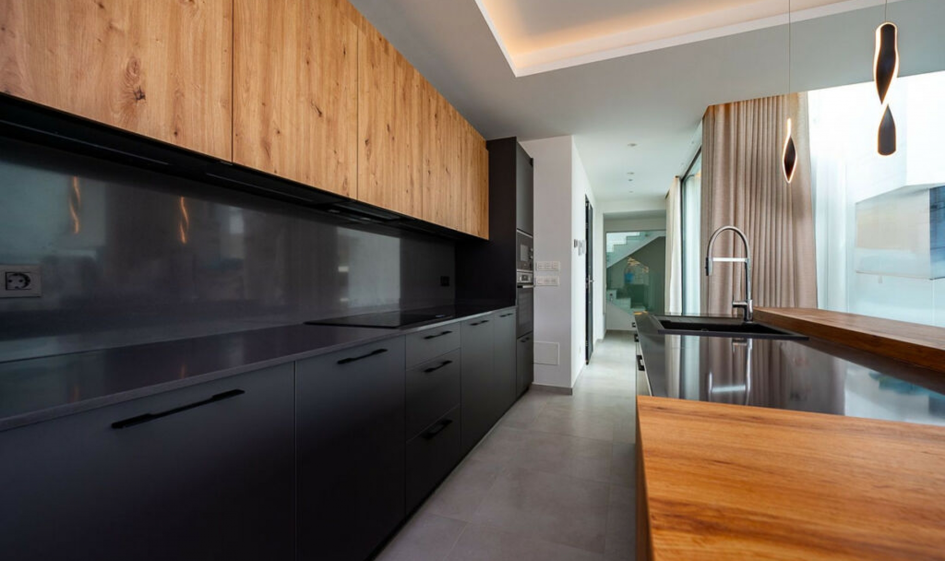 Resale - House -
El Chaparral