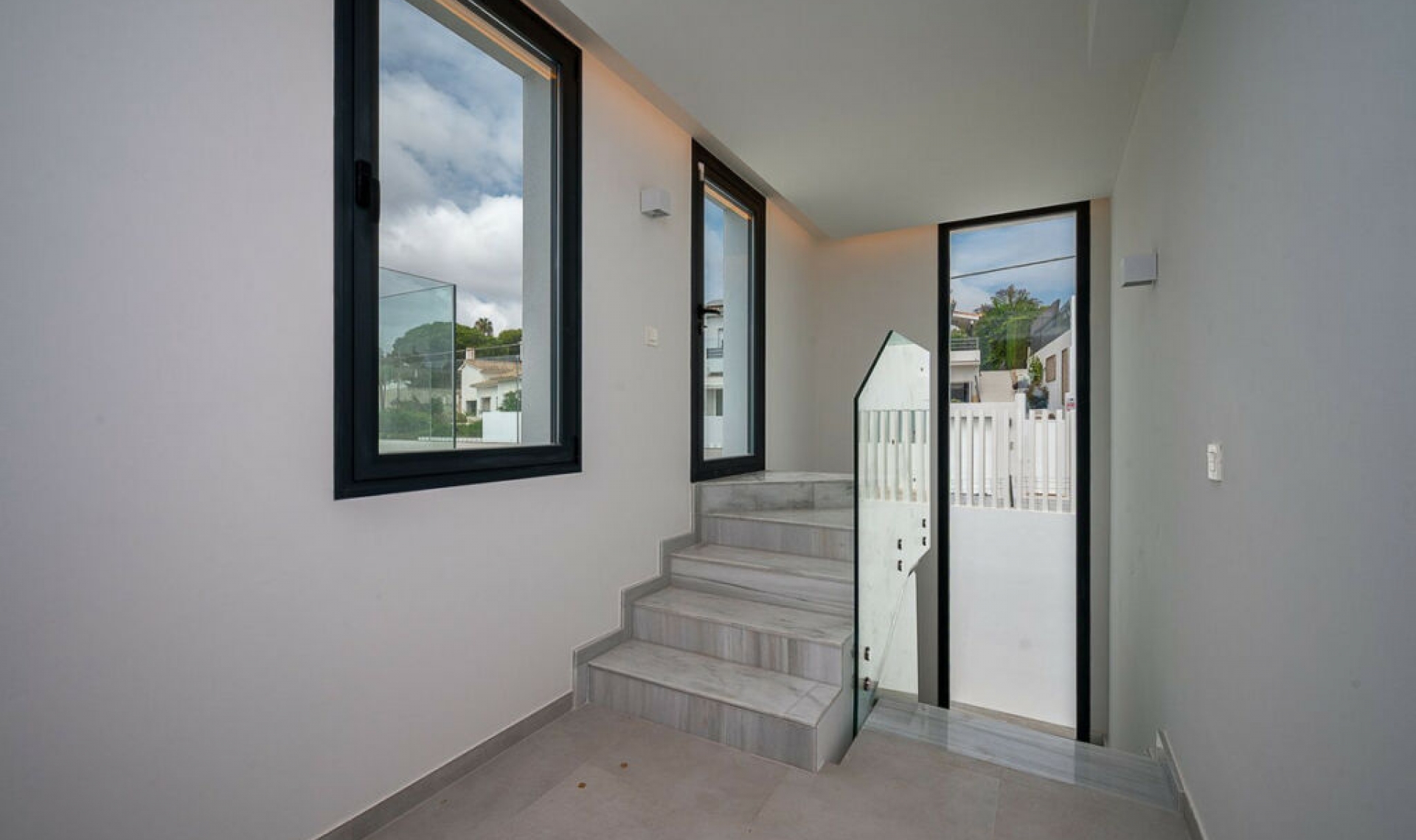 Resale - House -
El Chaparral