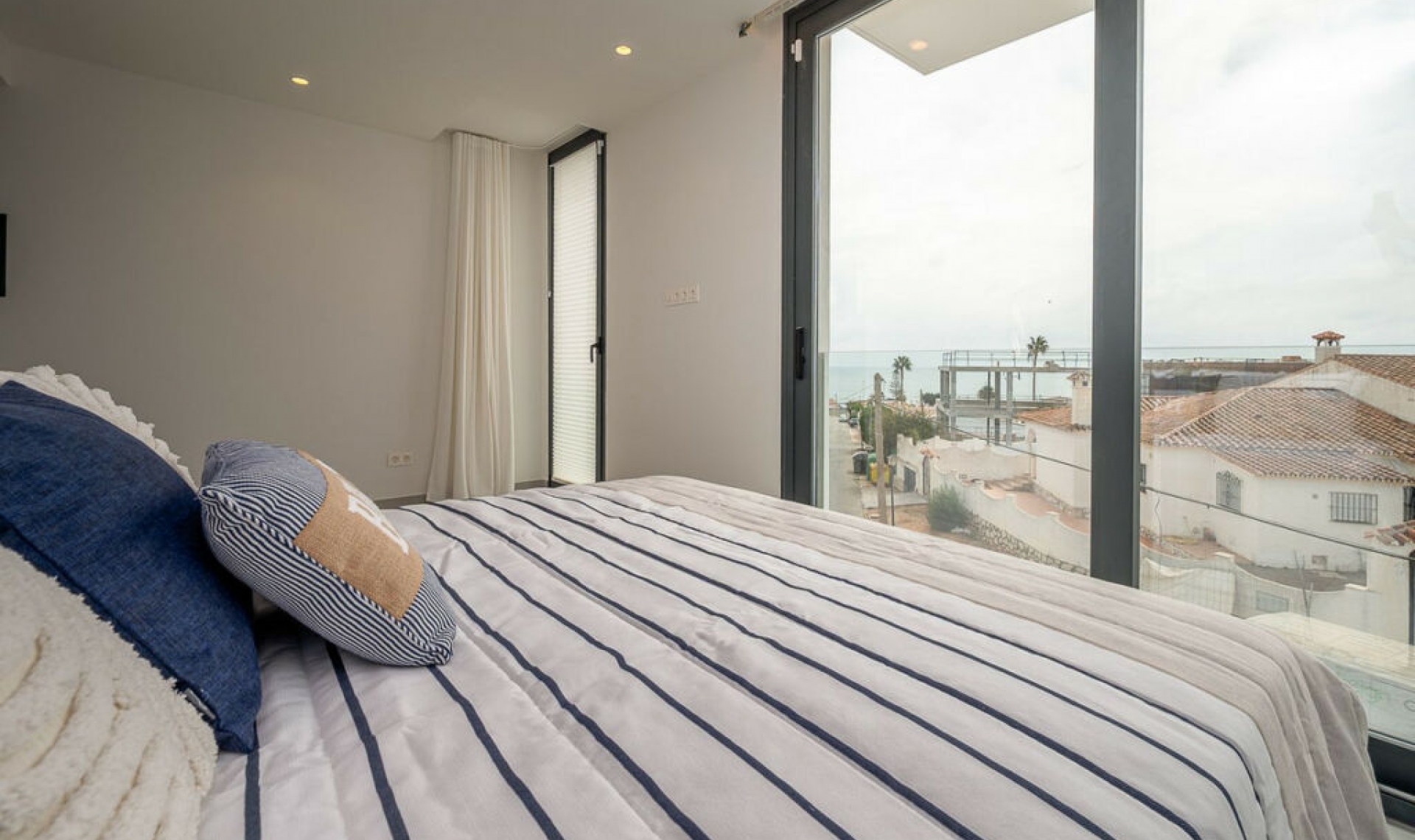 Resale - House -
El Chaparral