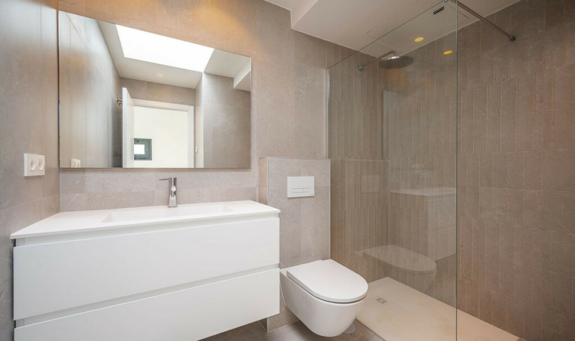 Resale - House -
El Chaparral