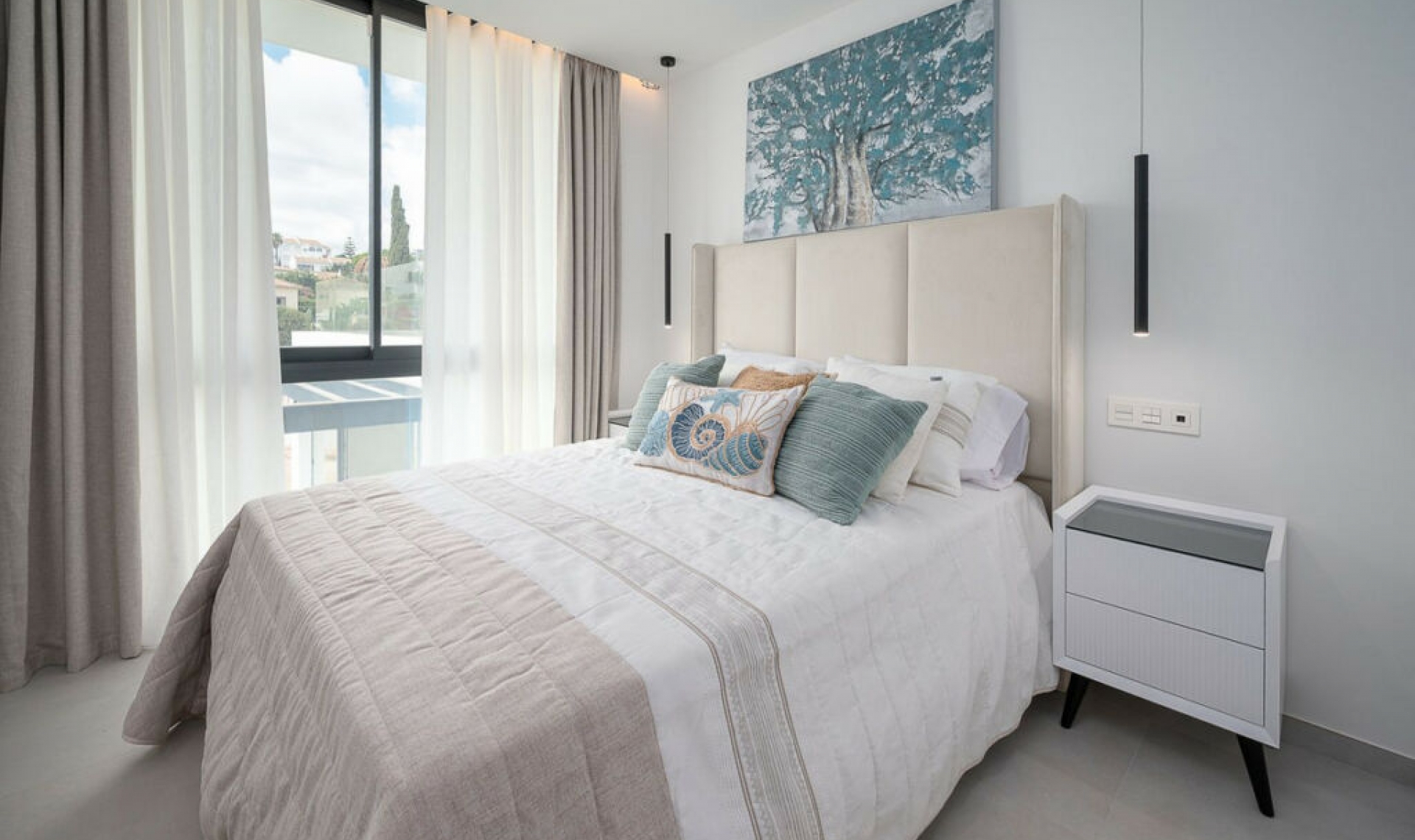 Resale - House -
El Chaparral