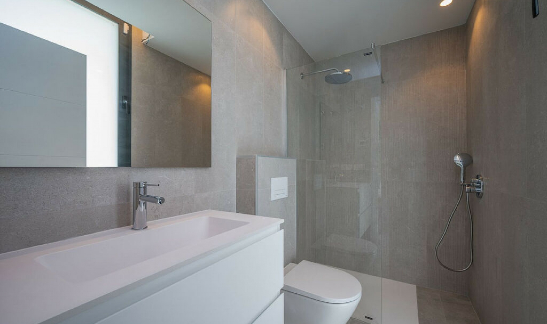 Resale - House -
El Chaparral