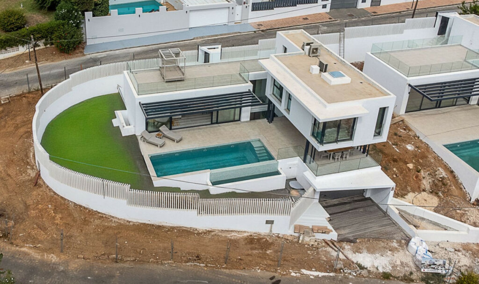 Resale - House -
El Chaparral