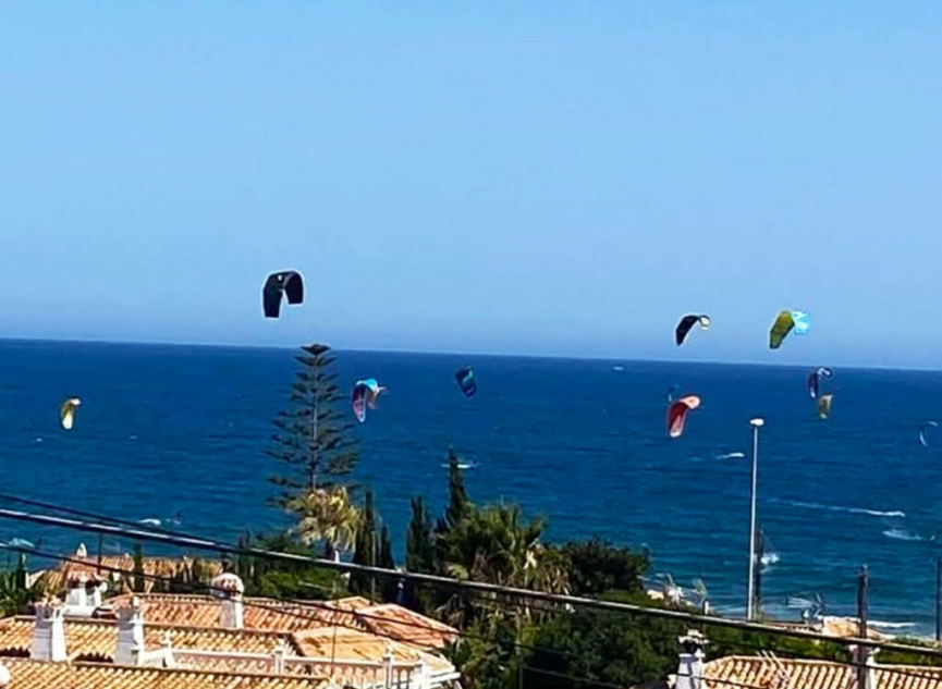 Resale - House -
El Chaparral