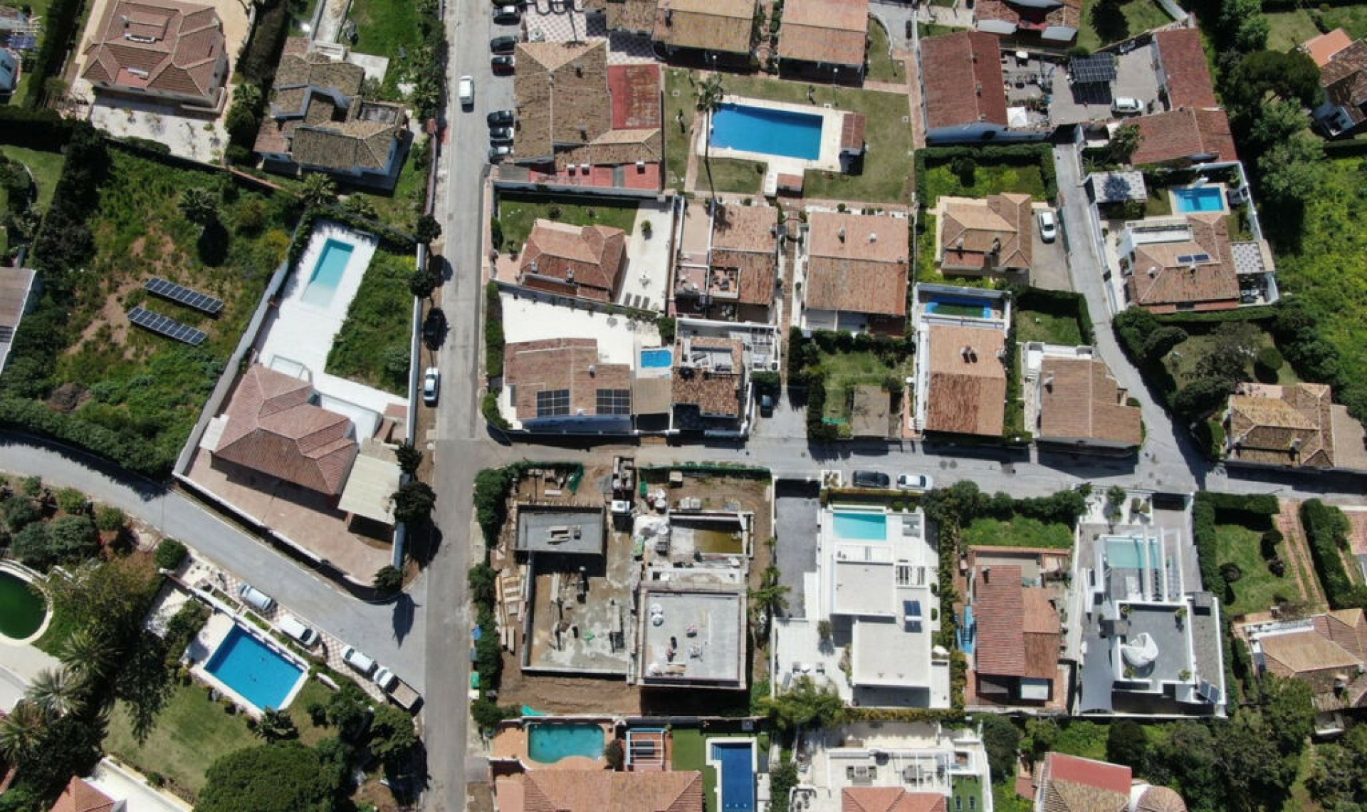 Resale - House -
El Chaparral