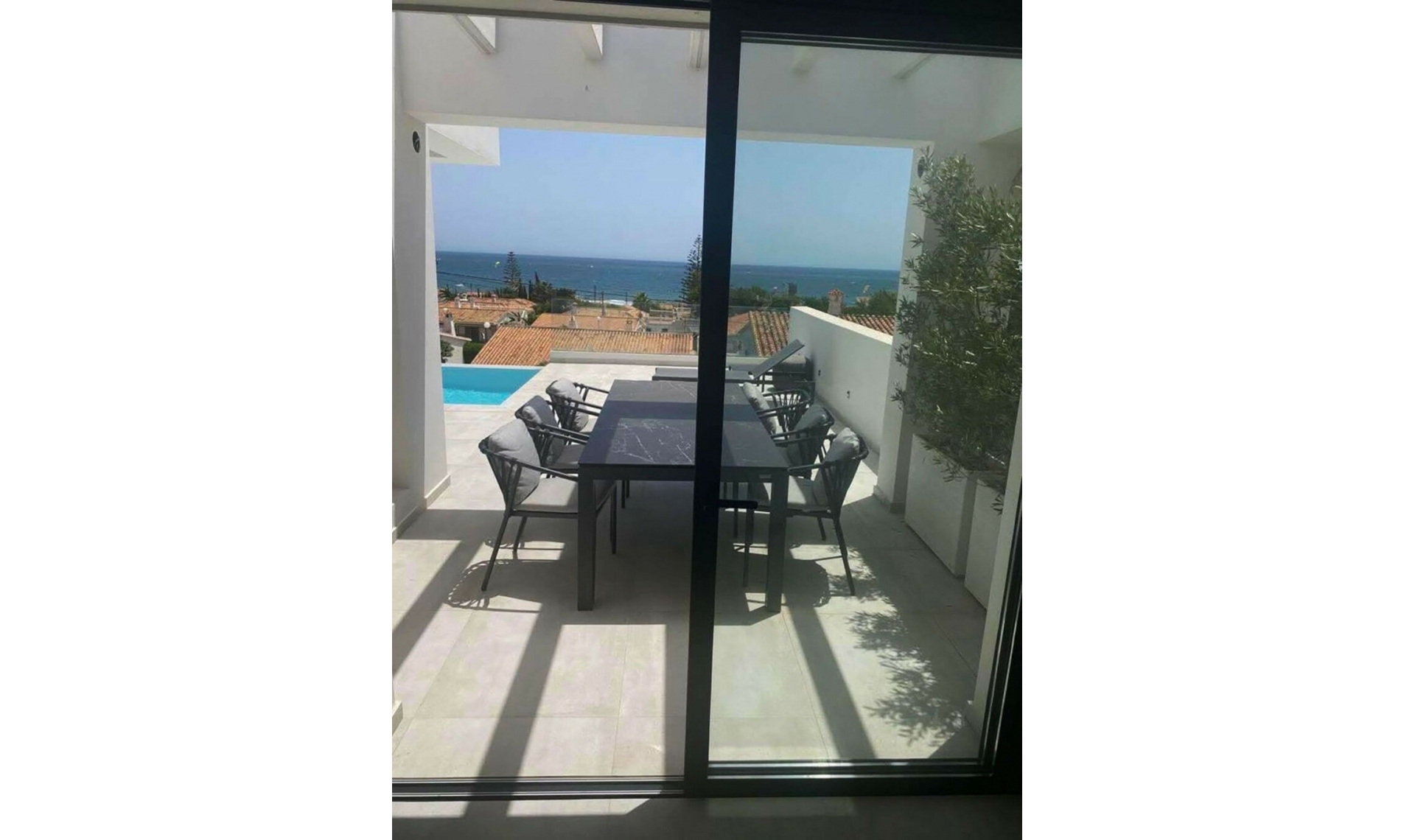 Resale - House -
El Chaparral