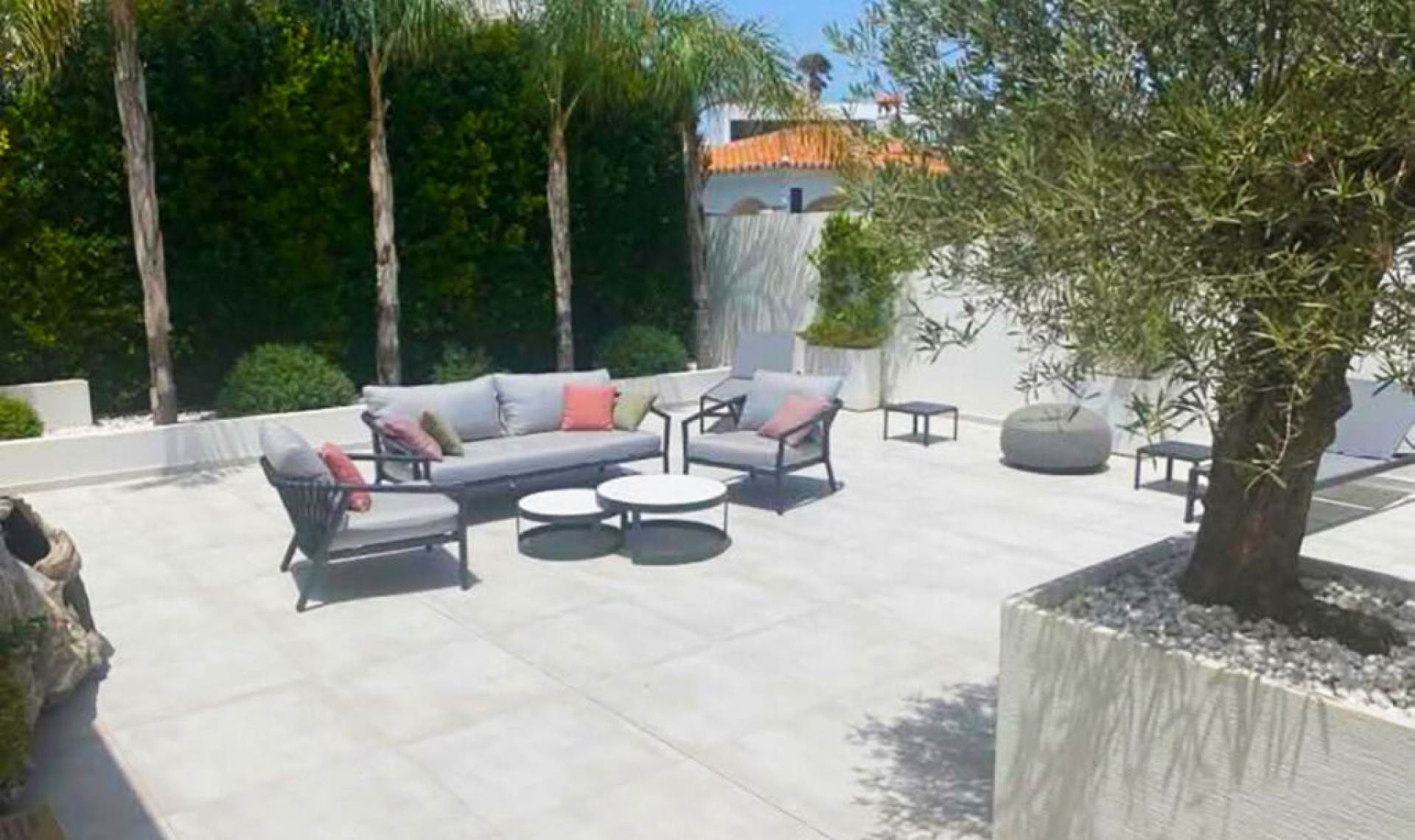 Resale - House -
El Chaparral